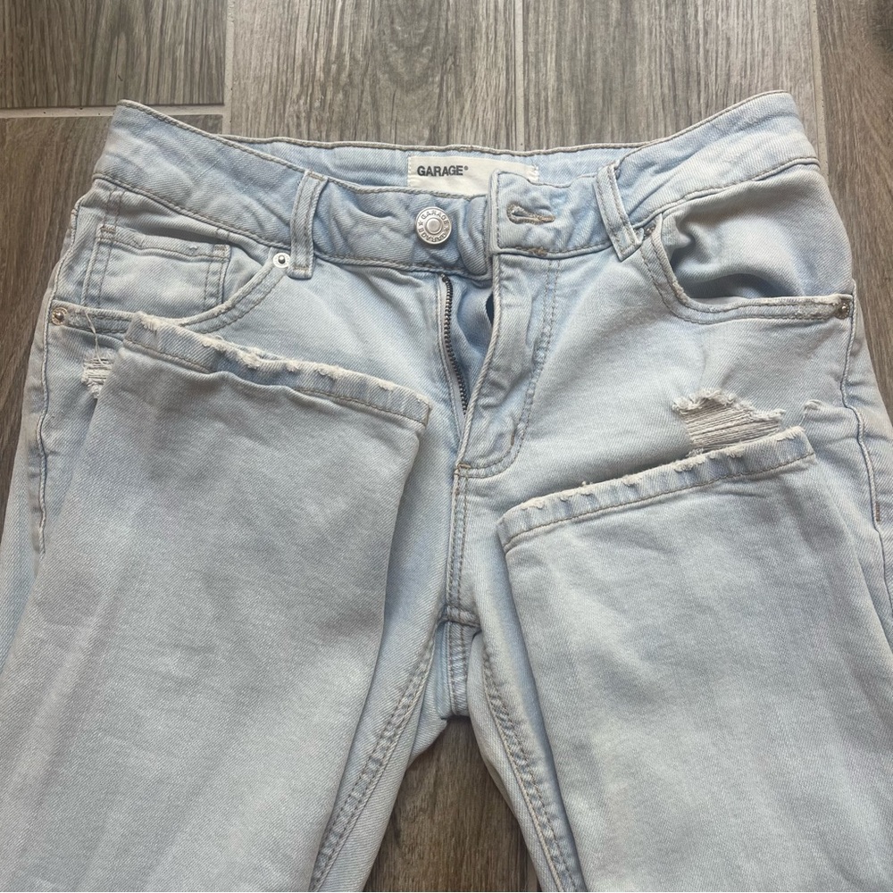 Light wash Ripped Jeans - Picture 2 of 5